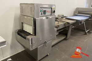 143 · PREFERRED PACKAGING COMBO PACKAGING SYSTEM WITH BAR SEALER AND SHRINK TUNNEL. MODEL PP1622 MK COMB. WORKING CONDITION UNKNOWN - SOLD AS PARTS ONLY. APPROX 2300 X 700 X H1530MM