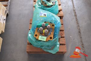 76 · 1 X CYLINDER HEAD ASSEMBLY, WITH VALVES AND SPRINGS, P/N:11342577-002, (SOME RUST / SURFACE CORROSION), POSS INCOMPLETE, APPROX; 340MM L X 250MM W X 290MM H, ON WOODEN PALLET (PO; 100466766040077488)