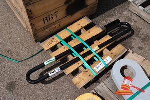 104 · 1 X CATERPILLAR FRONT HANDRAIL, CATERPILLAR P/N:255-2560, ON A PALLET