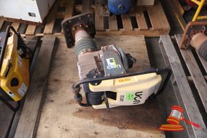 88 · 1 X WACKER NEUSON RAMMER, MODEL: DS70, SN:11328709, WEIGHT:83KG, APPROX; 280MM W X 280MM D X 920MM H, UNTESTED, SOME MARKS/RUST, (ASSET NO:TE1381)