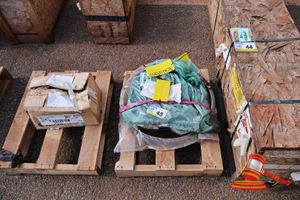 1 X Pallet Of Caterpillar Parts, Includes: Cat P/N:1453329 Valve Brake, Cat P/N:431-5959 Seal Face, Cat P/N:4345578 Eyebolt, Detroit P/N:23540164 Wiring Harness Injector Bank B Mtu 4000, Cat P/N:1343250 Bushing Sialign 5 (Poss Unused, Wrapped) (B9723497,