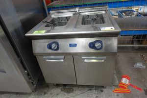 4 · ELECTROLUX E7FRGH2GF0 FRYER - SERIAL:51610006. FEATURES SPLIT PAN, 2 X BASKETS, NATURAL GAS, STAINLESS STEEL, FREESTANDING, 820MMW X 850MMD X 1140MMH. (749020)