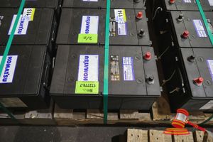 2x Komatsu Lead Acid Batteries, No:58d0601190, 1425 Cca, 440 Vc, Untested ( S44#Ritm0767058,Dr#1441 )