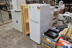 72 · 1 X HAIER 220L REFRIGERATOR FREEZER, MODEL: HRF220TW, UNTESTED