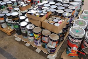 76 · PALLET OF VARIOUS PAINT TINS, INCLUDES: DULUX PREP, DULUX WEATHERSHIELD, DULUX EASYCARE, VARIOUS OTHERS, SOME DAMAGED AND LEAKING