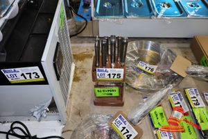 175 · KNIFE BLOCK SET