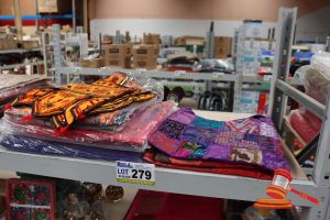 279 · BUNDLE OF COLOURFUL CUSHION COVERS, 40 x 40cms, SHOULDER BAGS AND TORANS