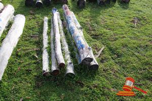 329 · BUNDLE OF 7 X JARRAH STRAINER POST LOGS, 2.0M LONG, ALL 125mm DIAMETER