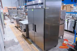 27 · SKOPE CENTAUR 2 DOOR FREEZER. MOBILE. 10 AMP (PLUG). STAINLESS STEEL 1260 x 800 x 1950mm.