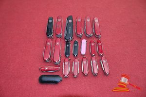 32 · 20 X SWISS AND VICTORNOX POCKET KNIVES