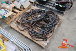 59 · APPROX 7 X WELDING CABLES , VARIOUS LENGTHS (USED)