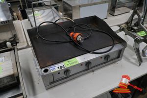 104 · 1 X ROBAND COMMERCIAL GRIDDLE, MODEL: G700, SN:231, 4240W, VOLTS 400/230 2P AC 50 HZ, UNTESTED (SOME MARKS), 3 PHASE, APPROX; 720MM W X 470MM D X 160MM H