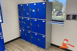 201 · 4 X 4 DOOR SINGLE LOCKERS. BLUE/GREY. PLASTIC. LOCKABLE. APPROX 380 X 500 X H1940MM