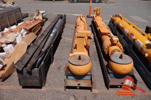 1 X Hydraulic Cylinder, Type: Xcmg Bucket Lt360cdrh, Bore: 250mm, Stroke: 2450mm, Pressure: 35 Mpa, Sn (Partly Visible, Plate Damaged), Approx; 4m L X 440mm W X 960mm H (Ref;4974647896)