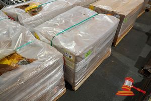 29 · APPROX 26, CATERPILLAR 629-1489 DOOR SEALS, IN A PALLET