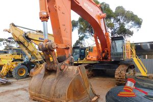 16 · 2008 HITACHI ZAXIS 870LCH EXCAVATOR, MODEL#ZX870LCH-3 MACHINE HOURS - 22044 SERIAL#HCM1JC00E00020542, HIGH PRODUCTION 84-86 TONNE HYDRAULIC EXCAVATOR ISUZU ENGINE APPROX 397KW/532HP - AH-6WG1XYSA-03, FIRE SUPPRESSION SYSTEM, AUSTRALIAN EQUIPMENT ENGINEERS, MODEL LE02-6 SWING LADDER, FIRE EXTINGUISHER, EMERGE STOPS, TWO WAY, GENERAL WEAR AND TERA, BODY UNDER CARRIAGE RUST SCRAPES PITTING COMES WITH SERVICE RECORDS 29/9/20 TO 30/3/2026 LOCATION ROSS'S AUCTIONEERS & VALUERS, KALGOORLIE YARD 64 GREA