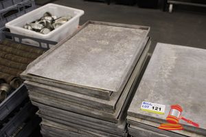 1 X Pallet Of Approx 70 Moffat Baking Trays. Approx 450 X 730mm