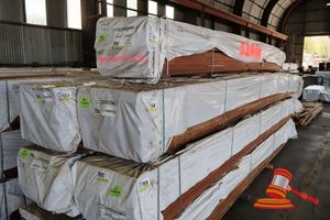 130 x 020 DECKING JARRAH FEATURE APPROX 386LM RANDOM LENGTHS (PACK NO -310000059) TRANSPORT DIMS- L5.6mt x 500mm x 500mm