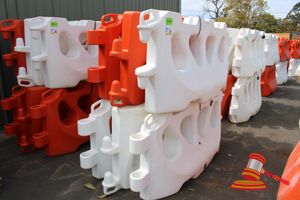 31 · 6 x Water Fill Barriers, Make: Alliance Mouldings, Model: Trafix2000, Approx Overall Dimensions: 2000mm x 900mm, including 4 x White and 2 x Orange