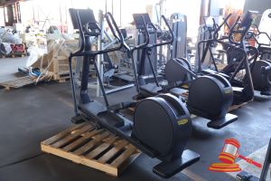 1 X Technogym Elliptical Cross Trainer, Untested, Some Marks, Approx; 2m L X 50cm W X 1.3m H, On A Pallet