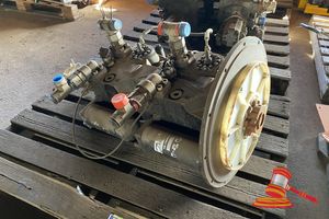 123 · MACHINE DRIVE UNIT TO SUIT SAE BELL HOUSING. SINGLE BOX. INCLUDES 6 x HYDRAULIC PUMPS - 2 x DAMFOSS HIP120, 2 x GEAR PUMPS, 2 x CLOSE LOOP PISTON PUMPS