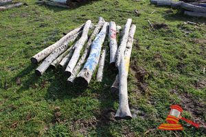 343 · BUNDLE OF 15 X JARRAH FENCE POSTS LOGS, 1.2 - 2.0M LONG, 100 - 125mm DIAMETER