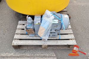 Reliance L215t, 7.5 Hp Marine Pump On A Pallet