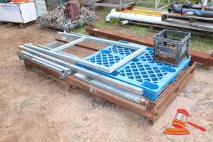 28 · STEEL FRAME SECTION (APPROX 2400 X 1200MM) WITH ASSORTED STEEL TUBE FRAME OFFCUTS