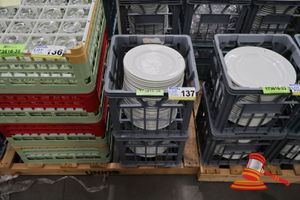 APPROX 50 X DINNER PLATE, WHITE, COMMERCIAL GRADE, IN 2 X MILK CRATES