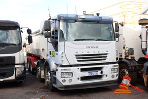 2007 Iveco Stralis 485 Tipper Truck White/Red, Auto, Diesel Reg #: 1CRA735, Expiry: 30/04/2026 (Expired Please Note Registration Must Be Renewed Before Collection) ODO: 1,106,279 Kms Showing On Clock Eng #: 061291 VIN: 6F25KAT006DN30202 Features: Air Conditioning, Power Steering, GME UHF, Reverse Spotlights, Power Tarp Slide on top of Tipper, Windows Tinted. (*Key # 82, WP # 4707*) Condition: **General Wear & Tear, Rust & Dents To Tray, Step Bent On Drivers Side Tank.** Panel: FAIR, Paint: FAIR,
