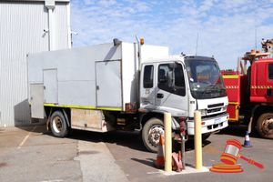 2001 Isuzu FVR900T Truck White, 4 x 2, Manual, Diesel, P/S, A/C, Reg #: DA9891, Expiry: 5/11/2026 ODO: 327,630 kms Showing on Clock Eng #: 5SDT737120, VIN: JALFVR23RY3000092 Features: FY FVR900T Service Truck, Denyo Compressor, 2 x Hose Reels with Nozzles. (*Key # 41,WP# 4953*) Condition: **Driver's Door Handle Sticks.** Panel: FAIR, Paint: FAIR, Glass: FAIR, Tyres: GOOD Dash: FAIR, Upholstery: FAIR, Floor: FAIR Overall Condition: FAIR
