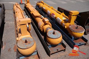 1 X Hydraulic Cylinder, Type: Xcmg Lt360cdlii, 250mm Bore, 2450mm Stroke, 35 Mpa, Sn:Xy3220100001, (Some Marks), Approx; 4m L X 440mm W X 960mm H (Ref;4974647896)