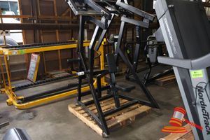 Plate Loaded Back Row Machine, Approx; 1.4m D X 1.3m W X 2.1m H, Some Marks/Rust, On A Pallet