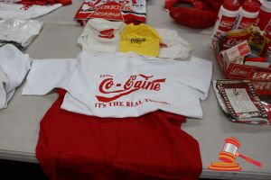 338 · BUNDLE OF VINTAGE COCA-COLA MERCH, SIZE M AND HATS