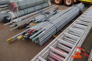102 · APPROX 50 X GALVANISED STEEL SCAFFOLD TUBES, VARIOUS SIZES (USED, SOME MARKS / PAINT RESIDUE)