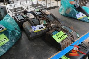 80 · 4 X MAKITA BATTERY CHARGERS, VARIOUS MODELS, INCLUDES: DC18RD (DUAL PORT), DC18RC, DC18SD, UNTESTED