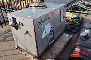 117 · 1 X XTREME HOT & COLD PRESSURE CLEANER, MODEL: PX-T21-280, 21LPM, 415V, 415V 3PH @ 3000PSI, UNTESTED (SOME DAMAGE TO TOP & SOME MARKS)
