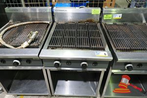 5 · COBRA BBQ GRILL. 2 BURNER. NAT GAS. PORTABLE. APPROX 600 X 800 X H1100MM