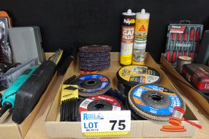 75 · TRAY OF ASSORTED SANDING DISCS, ABRASIVES, GAP FILLER & ADHESIVE, INCLUDES: POLYFILLA COLOURED GAP FILLER CEDAR, SIKA SIKABOND 145 SUPERGRIP WHITE, SCOTCH-BRITE CLEAN & STRIP PRO DISC, POLIFAN FLAP DISCS, FLEXOVIT CUTTING DISCS, TROJAN MINI FILE SET, ASSORTED SANDING PADS