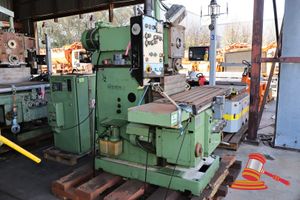 9 · TOS KURIM HORIZONTAL BORING MILL, MODEL: FGS 32/40, YEAR: 1988, SN:23300559, MACHINE NUMBER: MM13 404-013, APPROX 2.5M H X 1.6M D X 2.2M W (SOME MARKS / UNTESTED), ON A PALLET, 1 X TOS KURIM POWER SUPPLY FOR FGS 32/40 VERTICAL MILLING MACHINE , SN:23300559, 1988, 415V 50HZ 40A 16KVA, (UNTESTED), APPROX; 570MM W X 800MM D X 1.3M H, ON A PALLET, 1 X TOS KURIM POWER SUPPLY FOR FGS 32/40 VERTICAL MILLING MACHINE , SN:23300559, 1988, 415V 50HZ 40A 16KVA, (UNTESTED), APPROX; 570MM W X 800MM D X 1.3M H