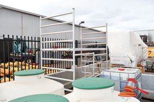 17 · MOBILE SCAFFOLD KIT 2.5m ( L ) x 1.3m ( W ), 1x FOLDING FRAME, 2x SIDE FRAMES, 4x FRAME SECURING PINS, 1x SOLID PLATFROM, 1x 2.5m TRAP DOOR PLATFORM