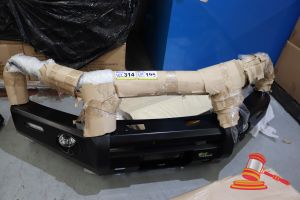 195 · IRONMAN 4x4 BULLBAR TO SUIT TOYOTA FORTUNER 2015+, WITH MOUNTING KIT AND UNDERBODY PROTECTION PLATES (INSPECTION RECOMMENDED)