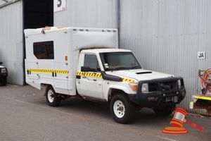 2012 Toyota Landcruiser Ambulance White, 4 x 4, Manual, 4.5 L Diesel Reg #: Unlicensed ODO: 129,502 kms Showing on Clock Eng #: 1VD0159887, VIN: JTELV71J800026419 Features: Air Conditioning, Power Steering, Smartbar, Siren, Snorkel, Worklights, Winch, Side Steps, External Male Plugs, Tool Storage Box, Stretcher, Seat Covers, Side Step For LH Side Entry Of rear Storage (Asset # LV5128), (*Key # 64, WP# 5090*) Condition: **No Keys to Rear Doors, Part of Snorkel Missing, Dented Drivers Door, Damage