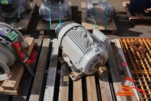 Weg, Electric Motor, Premium Efficiency W22030024031vwh, Frame 200l, 3kw, 400v, 50hz, Sn 1013920571 (Untested, Surface Wear And Dust)