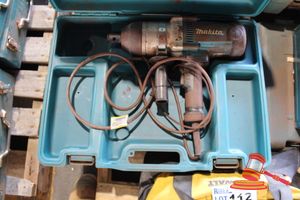 109 · 2x MAKITA IMPACT WRENCHES TW1000, IN CASES, 25.4mm, 1 INCH, 1200 W, 6.3 A, UNTESTED.
