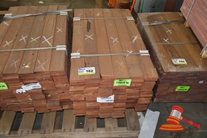 PACK OF JARRAH DECKING, FEATURE, 086 x 019, 9.82M2 WITH 9.5mm GAP , 108 LM,(PACK NO: 320026214) TRANSPORT DIMS PACK SIZE L900 x W520 x H450,