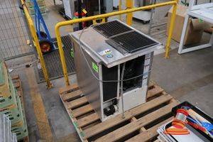 1 X HOSHIZAKI ICE MAKER, MODEL: KM-660MAJ-E, SN:J00180B, APPROX 760MM, UNTESTED(SIDE PANEL OFF)
