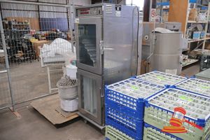 110 · HENNY PENNY HC-900 CDT 6 TRAY (DOUBLE STACKED) COMMERCIAL MOBILE FOOD HOLDING CABINET. 240V. NOTE INTERNAL SIDE RACK FRAMES LOOSE IN CABINET. APPROX 615 X 760 X H1860MM