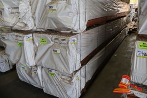 150 · 130 x 020 DECKING JARRAH FEATURE APPROX 424LM RANDOM LENGTHS (PACK NO-310000682) TRANSPORT DIMS- L5.6 x W.500mm x D.500mm