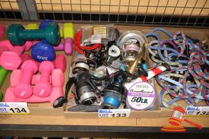 TRAY OF ASSORTED FISHING TACKLE INCLUDINE LINE, HOOKS, SINKERS, LURES, REELS AND KNIVES